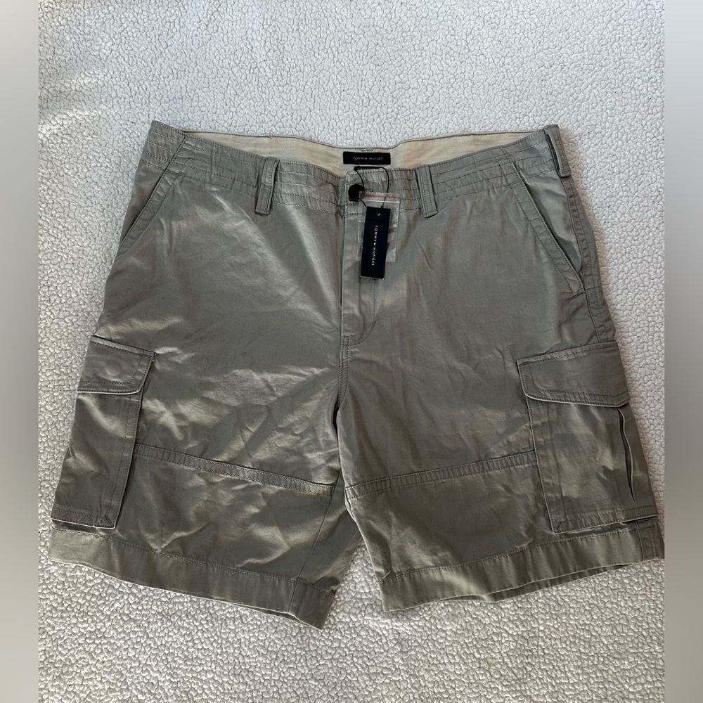 NWT Tommy Hilfiger Cargo Shorts Men's Size 40